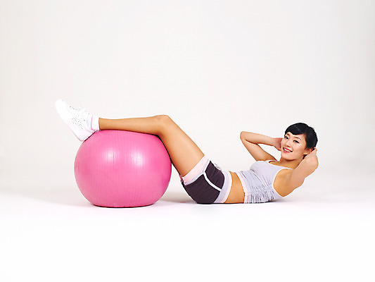 포토 JPG 스튜디오촬영 전신 라이프스타일 여자 몸매관리 다이어트 실내 건강 한명 웃음 누끼 사람 손짓 20대 성인 라이프 옆모습 운동복 눕기 운동 건강관리 운동기구 스트레칭 한국인 짐볼 윗몸일으키기 여자만 여자한명만 성인여자만 청년만 청년여자만 성인한명만 청년여자한명만 성인여자한명만 성인만 국내포토 1 옷 뷰포인트 모션 표정 관리 동양인 청년 내부 생활 헬스 파일형식