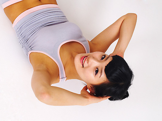 포토 JPG 스튜디오촬영 라이프스타일 여자 몸매관리 다이어트 실내 건강 한명 웃음 사람 손짓 상반신 20대 성인 라이프 운동복 눕기 운동 건강관리 스트레칭 한국인 윗몸일으키기 여자만 여자한명만 성인여자만 청년만 청년여자만 성인한명만 청년여자한명만 성인여자한명만 성인만 국내포토 1 옷 모션 표정 관리 동양인 청년 내부 생활 파일형식