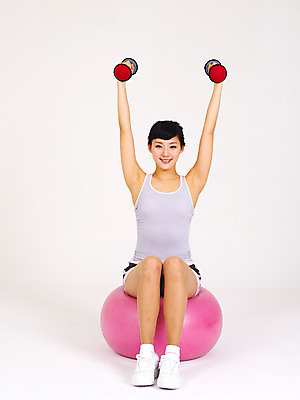 포토 JPG 스튜디오촬영 전신 라이프스타일 여자 몸매관리 다이어트 실내 건강 한명 웃음 누끼 사람 앉기 손짓 20대 성인 라이프 앞모습 운동복 운동 건강관리 운동기구 아령 한국인 짐볼 여자만 여자한명만 성인여자만 청년만 청년여자만 성인한명만 청년여자한명만 성인여자한명만 성인만 국내포토 1 옷 뷰포인트 모션 표정 관리 동양인 청년 내부 생활 헬스 파일형식