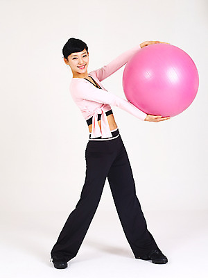 포토 JPG 스튜디오촬영 전신 라이프스타일 여자 포즈 몸매관리 다이어트 실내 건강 한명 서기 웃음 누끼 사람 손짓 20대 성인 라이프 앞모습 운동 건강관리 운동기구 스트레칭 한국인 짐볼 요가복 여자만 여자한명만 성인여자만 청년만 청년여자만 성인한명만 청년여자한명만 성인여자한명만 성인만 국내포토 1 뷰포인트 요가 모션 표정 관리 동양인 청년 내부 생활 운동복 헬스 파일형식