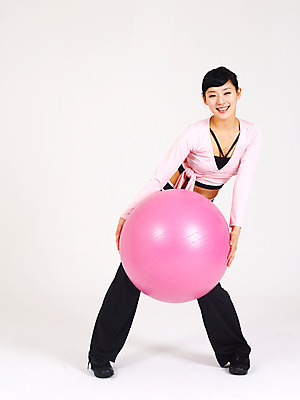 포토 JPG 스튜디오촬영 전신 라이프스타일 여자 포즈 몸매관리 다이어트 실내 건강 한명 서기 웃음 누끼 사람 손짓 20대 성인 라이프 앞모습 운동 건강관리 운동기구 스트레칭 한국인 짐볼 요가복 여자만 여자한명만 성인여자만 청년만 청년여자만 성인한명만 청년여자한명만 성인여자한명만 성인만 국내포토 1 뷰포인트 요가 모션 표정 관리 동양인 청년 내부 생활 운동복 헬스 파일형식