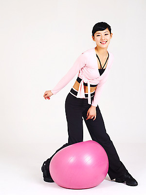 포토 JPG 스튜디오촬영 전신 라이프스타일 여자 포즈 몸매관리 다이어트 실내 건강 한명 서기 웃음 사람 손짓 20대 성인 라이프 앞모습 운동 건강관리 운동기구 스트레칭 한국인 짐볼 요가복 여자만 여자한명만 성인여자만 청년만 청년여자만 성인한명만 청년여자한명만 성인여자한명만 성인만 국내포토 1 뷰포인트 요가 모션 표정 관리 동양인 청년 내부 생활 운동복 헬스 파일형식