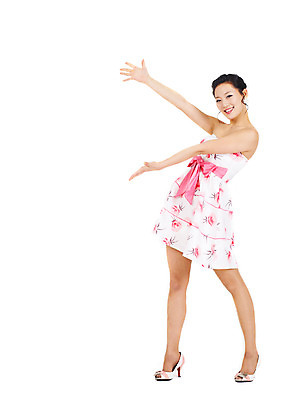 포토 JPG 스튜디오촬영 전신 드레스 원피스 여자 리본 포즈 모션 실내 한명 서기 미소 웃음 누끼 사람 동양인 손짓 이벤트 20대 성인 파티 한국인 미니드레스 파티복 여자만 여자한명만 성인여자만 청년만 청년여자만 성인한명만 청년여자한명만 성인여자한명만 성인만 국내포토 1 옷 표정 인종 청년 내부 파일형식