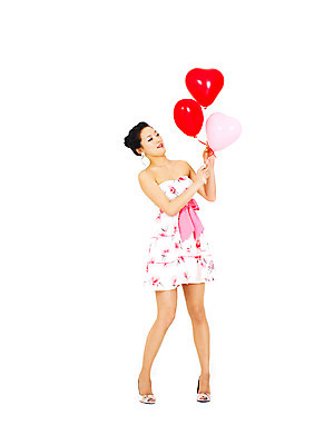 포토 JPG 스튜디오촬영 전신 드레스 원피스 여자 리본 포즈 모션 실내 한명 서기 미소 웃음 들기 누끼 사람 동양인 손짓 이벤트 20대 성인 파티 한국인 미니드레스 파티복 풍선 여자만 여자한명만 성인여자만 청년만 청년여자만 성인한명만 청년여자한명만 성인여자한명만 성인만 국내포토 1 옷 표정 인종 청년 내부 파일형식