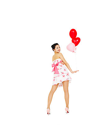 포토 JPG 스튜디오촬영 전신 드레스 원피스 여자 리본 포즈 모션 실내 한명 서기 미소 웃음 들기 누끼 사람 동양인 손짓 이벤트 20대 성인 뒷모습 파티 한국인 미니드레스 파티복 풍선 여자만 여자한명만 성인여자만 청년만 청년여자만 성인한명만 청년여자한명만 성인여자한명만 성인만 국내포토 1 옷 뷰포인트 표정 인종 청년 내부 파일형식