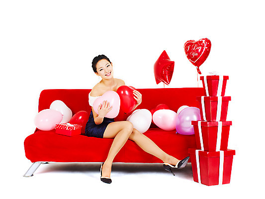 포토 JPG 스튜디오촬영 전신 원피스 여자 포즈 모션 실내 선물 한명 미소 웃음 들기 사람 앉기 동양인 손짓 이벤트 20대 성인 앞모습 선물상자 치마 소파 파티 한국인 풍선 미니원피스 여자만 여자한명만 성인여자만 청년만 청년여자만 성인한명만 청년여자한명만 성인여자한명만 성인만 국내포토 1 옷 뷰포인트 의자 하의 표정 인종 청년 내부 상자 파일형식