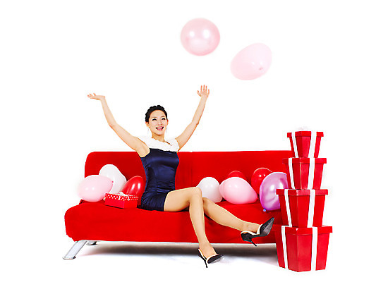 포토 JPG 스튜디오촬영 전신 원피스 여자 포즈 모션 실내 선물 한명 미소 웃음 사람 앉기 동양인 손짓 이벤트 20대 성인 앞모습 선물상자 치마 소파 파티 한국인 풍선 미니원피스 여자만 여자한명만 성인여자만 청년만 청년여자만 성인한명만 청년여자한명만 성인여자한명만 성인만 국내포토 1 옷 뷰포인트 의자 하의 표정 인종 청년 내부 상자 파일형식