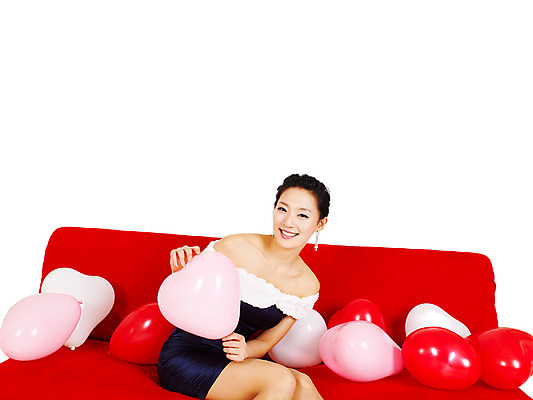 포토 JPG 스튜디오촬영 원피스 여자 포즈 모션 실내 한명 미소 웃음 사람 앉기 동양인 손짓 이벤트 상반신 20대 성인 앞모습 치마 소파 파티 한국인 풍선 미니원피스 여자만 여자한명만 성인여자만 청년만 청년여자만 성인한명만 청년여자한명만 성인여자한명만 성인만 국내포토 1 옷 뷰포인트 의자 하의 표정 인종 청년 내부 파일형식