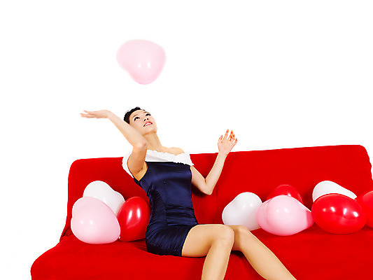 포토 JPG 스튜디오촬영 원피스 여자 포즈 모션 실내 한명 미소 웃음 사람 앉기 동양인 손짓 이벤트 상반신 20대 성인 치마 소파 파티 한국인 풍선 미니원피스 여자만 여자한명만 성인여자만 청년만 청년여자만 성인한명만 청년여자한명만 성인여자한명만 성인만 국내포토 1 옷 의자 하의 표정 인종 청년 내부 파일형식