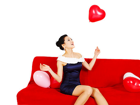 포토 JPG 스튜디오촬영 원피스 여자 포즈 모션 실내 한명 미소 웃음 사람 앉기 동양인 손짓 이벤트 상반신 20대 성인 치마 소파 파티 한국인 풍선 미니원피스 여자만 여자한명만 성인여자만 청년만 청년여자만 성인한명만 청년여자한명만 성인여자한명만 성인만 국내포토 1 옷 의자 하의 표정 인종 청년 내부 파일형식