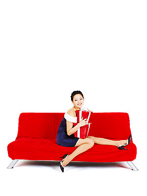 포토 JPG 스튜디오촬영 전신 원피스 여자 포즈 모션 실내 선물 한명 미소 웃음 들기 누끼 사람 앉기 동양인 손짓 이벤트 20대 성인 옆모습 선물상자 치마 소파 파티 한국인 미니원피스 여자만 여자한명만 성인여자만 청년만 청년여자만 성인한명만 청년여자한명만 성인여자한명만 성인만 국내포토 1 옷 뷰포인트 의자 하의 표정 인종 청년 내부 상자 파일형식