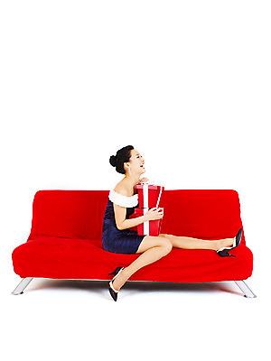 포토 JPG 스튜디오촬영 전신 원피스 여자 포즈 모션 실내 선물 한명 미소 웃음 들기 누끼 사람 앉기 동양인 손짓 이벤트 20대 성인 옆모습 선물상자 치마 소파 파티 한국인 미니원피스 여자만 여자한명만 성인여자만 청년만 청년여자만 성인한명만 청년여자한명만 성인여자한명만 성인만 국내포토 1 옷 뷰포인트 의자 하의 표정 인종 청년 내부 상자 파일형식