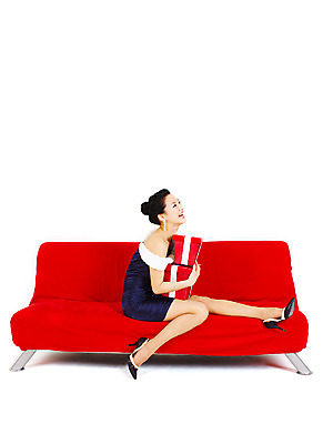 포토 JPG 스튜디오촬영 전신 원피스 여자 포즈 모션 실내 선물 한명 미소 웃음 들기 누끼 사람 앉기 동양인 손짓 이벤트 20대 성인 옆모습 선물상자 치마 소파 파티 한국인 미니원피스 여자만 여자한명만 성인여자만 청년만 청년여자만 성인한명만 청년여자한명만 성인여자한명만 성인만 국내포토 1 옷 뷰포인트 의자 하의 표정 인종 청년 내부 상자 파일형식