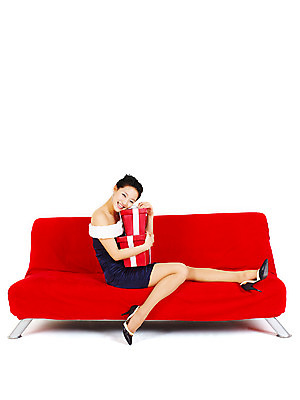 포토 JPG 스튜디오촬영 전신 원피스 여자 포즈 모션 실내 선물 한명 미소 웃음 들기 누끼 사람 앉기 동양인 손짓 이벤트 20대 성인 옆모습 선물상자 치마 소파 파티 한국인 미니원피스 여자만 여자한명만 성인여자만 청년만 청년여자만 성인한명만 청년여자한명만 성인여자한명만 성인만 국내포토 1 옷 뷰포인트 의자 하의 표정 인종 청년 내부 상자 파일형식