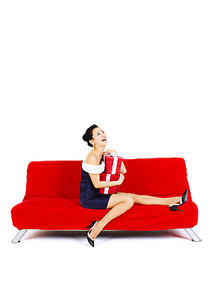 포토 JPG 스튜디오촬영 전신 원피스 여자 포즈 모션 실내 선물 한명 미소 웃음 들기 누끼 사람 앉기 동양인 손짓 이벤트 20대 성인 옆모습 선물상자 치마 소파 파티 한국인 미니원피스 여자만 여자한명만 성인여자만 청년만 청년여자만 성인한명만 청년여자한명만 성인여자한명만 성인만 국내포토 1 옷 뷰포인트 의자 하의 표정 인종 청년 내부 상자 파일형식