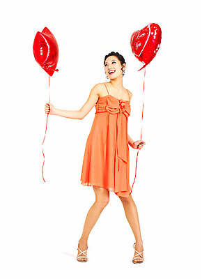 포토 JPG 스튜디오촬영 전신 드레스 원피스 여자 포즈 모션 실내 한명 서기 미소 웃음 들기 누끼 사람 동양인 손짓 이벤트 20대 성인 치마 파티 한국인 풍선 여자만 여자한명만 성인여자만 청년만 청년여자만 성인한명만 청년여자한명만 성인여자한명만 성인만 국내포토 1 옷 하의 표정 인종 청년 내부 파일형식