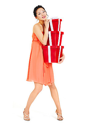 포토 JPG 스튜디오촬영 전신 드레스 원피스 여자 포즈 모션 실내 선물 한명 서기 미소 웃음 들기 누끼 사람 동양인 손짓 이벤트 20대 성인 선물상자 치마 파티 한국인 즐거움 여자만 여자한명만 성인여자만 청년만 청년여자만 성인한명만 청년여자한명만 성인여자한명만 성인만 국내포토 1 옷 감정 하의 표정 인종 청년 내부 상자 파일형식