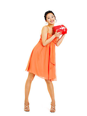 포토 JPG 스튜디오촬영 전신 드레스 원피스 여자 포즈 모션 실내 선물 한명 서기 미소 웃음 들기 누끼 사람 동양인 손짓 이벤트 20대 성인 선물상자 치마 파티 한국인 즐거움 여자만 여자한명만 성인여자만 청년만 청년여자만 성인한명만 청년여자한명만 성인여자한명만 성인만 국내포토 1 옷 감정 하의 표정 인종 청년 내부 상자 파일형식