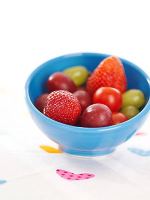 포토 JPG 스튜디오촬영 식물 그릇 웰빙 음식 토마토 과일 방울토마토 딸기 디저트 사람없음 하이앵글 믹싱볼 국내포토 식기 뷰포인트 채소 실내 파일형식