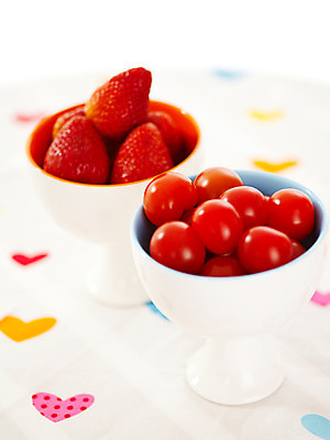 포토 JPG 스튜디오촬영 식물 그릇 웰빙 음식 과일 디저트 사람없음 빨간색 하이앵글 믹싱볼 국내포토 식기 뷰포인트 컬러 실내 파일형식