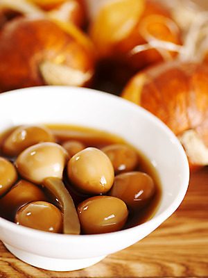 포토 JPG 그릇 한식 음식 반찬 양파 실내 요리 사람없음 메추리알 장조림 메추리알조림 국내포토 식기 채소 알 조림 파일형식