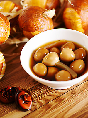 포토 JPG 그릇 한식 음식 반찬 양파 실내 요리 사람없음 바구니 오브젝트 메추리알 장조림 메추리알조림 국내포토 식기 채소 알 조림 파일형식