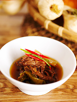 포토 JPG 그릇 한식 음식 반찬 실내 마늘 요리 사람없음 바구니 고명 메추리알 장조림 국내포토 식기 채소 알 조림 파일형식