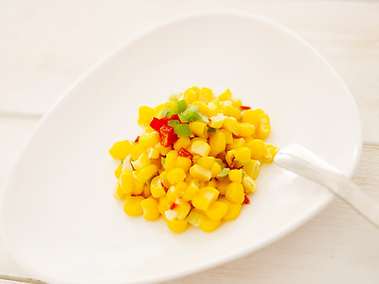 포토 식기 음식 곡류 수저 실내 샐러드 파일형식 옥수수샐러드 옥수수 그릇 접시 숟가락 콘샐러드 서양음식 JPG 사람없음 스튜디오촬영 국내포토