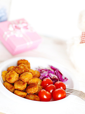 포토 JPG 스튜디오촬영 접시 음식 인형 포크 토마토 채소 방울토마토 디저트 선물 요리 사람없음 선물상자 상자 돈가스 적채 미니돈까스 국내포토 식기 실내 커틀릿 양배추 파일형식