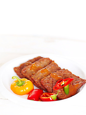 포토 JPG 스튜디오촬영 접시 한식 음식 고추 반찬 파프리카 요리 사람없음 구이 떡갈비 국내포토 식기 채소 실내 파일형식