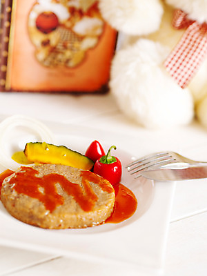 포토 JPG 스튜디오촬영 접시 음식 인형 포크 고추 호박 서양음식 스테이크 요리 사람없음 다이어리 나이프 앨범 단호박 함박스테이크 국내포토 식기 채소 실내 사무용품 칼 파일형식