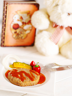 포토 JPG 스튜디오촬영 접시 음식 인형 포크 고추 호박 서양음식 스테이크 요리 사람없음 다이어리 나이프 앨범 단호박 함박스테이크 국내포토 식기 채소 실내 사무용품 칼 파일형식