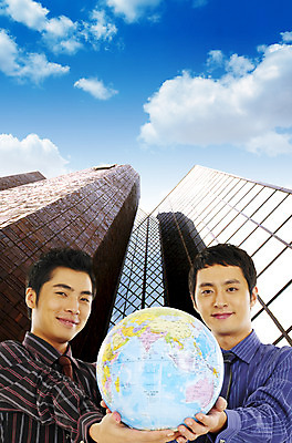 주간 PSD 구름 편집이미지 남자 로우앵글 세계지도 지도 비즈니스 관계 자연 하늘 협력 사람 손짓 빌딩 상반신 야외 두명 건물 지구본 도시 직장인 비즈니스맨 동맹 남자만 우호적 이미지편집 자연요소 직업 건축물 뷰포인트 컨셉 모션 세계 생태계 파일형식