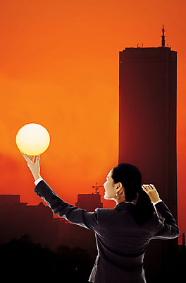 PSD 편집이미지 여자 포즈 비즈니스 자연 하늘 한명 사람 풍경 손짓 빌딩 상반신 20대 성인 야외 건물 뒷모습 태양 노을 도시 비즈니스우먼 여자만 여자한명만 성인여자만 청년만 청년여자만 성인한명만 청년여자한명만 성인여자한명만 성인만 이미지편집 자연요소 1 건축물 뷰포인트 모션 청년 직장인 생태계 파일형식