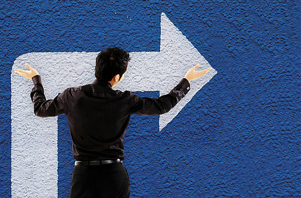 PSD 편집이미지 남자 화살표 포즈 비즈니스 자연 한명 서기 사람 손짓 상반신 20대 성인 뒷모습 도시 직장인 비즈니스맨 남자만 남자한명만 성인남자만 청년만 청년남자만 청년남자한명만 성인한명만 성인남자한명만 성인만 이미지편집 직업 1 뷰포인트 모션 청년 생태계 파일형식