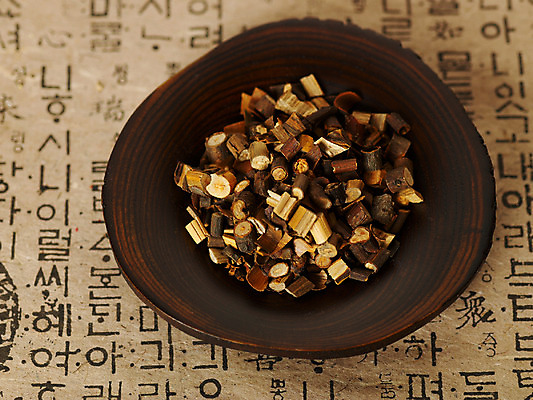 포토 JPG 스튜디오촬영 의학 건조 사람없음 치료 약 한의학 약재 한약재 약초 한약 한지 말린음식 계수나무 계지 국내포토 나무 종이 음식 실내 풀_식물 파일형식