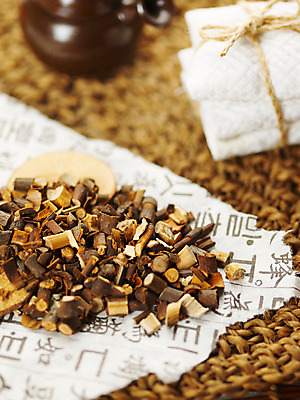 포토 JPG 스튜디오촬영 의학 건조 사람없음 치료 약 한의학 약재 한약재 약초 한약 말린음식 계수나무 계지 국내포토 나무 음식 실내 풀_식물 파일형식