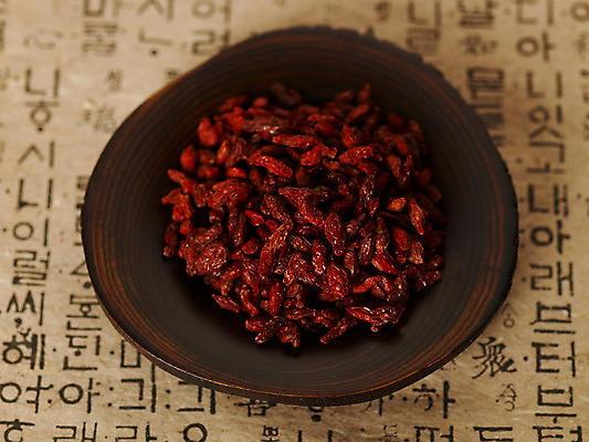 포토 JPG 스튜디오촬영 열매 의학 건조 사람없음 치료 약 한의학 약재 한약재 약초 한약 한지 말린음식 구기자 국내포토 식물 종이 음식 실내 풀_식물 파일형식