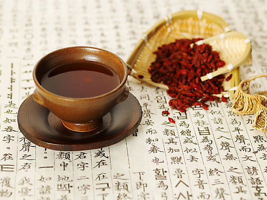 포토 JPG 스튜디오촬영 웰빙 열매 음료 음식 의학 열쇠 건조 사람없음 한의학 약재 한약재 차 전통차 약초 찻잔 다기 한약 컵받침 한지 키_도구 말린음식 구기자 한방차 국내포토 식물 종이 잔 실내 차_음료 약 도구 풀_식물 다도 받침대 파일형식