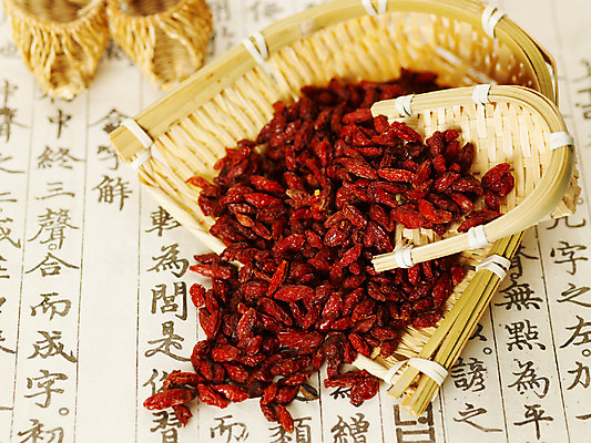 포토 JPG 스튜디오촬영 열매 의학 열쇠 건조 사람없음 치료 약 한의학 약재 한약재 약초 한약 한지 키_도구 말린음식 구기자 국내포토 식물 종이 음식 실내 도구 풀_식물 파일형식