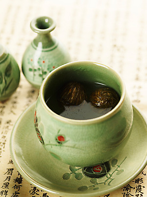 포토 JPG 스튜디오촬영 웰빙 꽃 음료 음식 건조 실내 근접촬영 사람없음 도자기 차 전통차 찻잔 다기 호리병 꽃차 한방차 국내포토 식물 뷰포인트 병_용기 잔 내부 차_음료 다도 파일형식