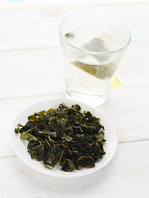 포토 JPG 스튜디오촬영 웰빙 음료 음식 잎 건조 실내 사람없음 약재 차 찻잔 녹차 찻잎 티백 건조식물 녹차잎 국내포토 식물 잔 내부 차_음료 약 파일형식