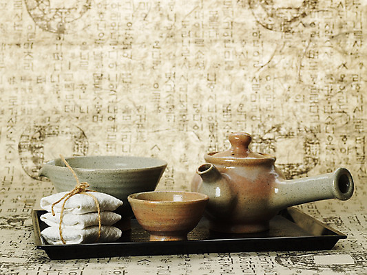 포토 JPG 스튜디오촬영 음식 생활용품 의학 주전자 쟁반 사람없음 한의학 약재 한약재 도자기 차 전통차 약초 찻잔 다기 한약 한지 약첩 한방차 국내포토 종이 음료 주방용품 잔 실내 차_음료 약 풀_식물 다도 오브젝트 파일형식