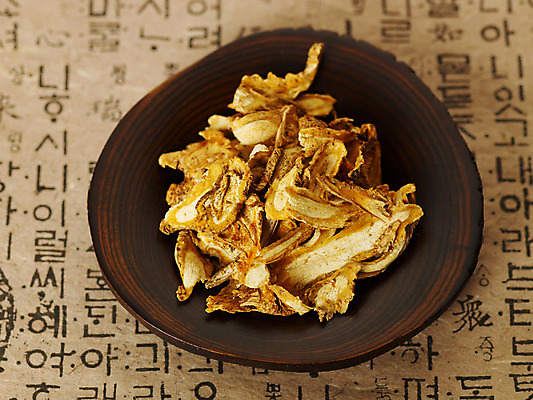 포토 JPG 스튜디오촬영 의학 건조 사람없음 치료 약 한의학 약재 한약재 약초 한약 한지 뿌리 말린음식 당귀 국내포토 종이 음식 실내 풀_식물 파일형식