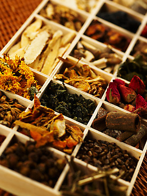 포토 JPG 스튜디오촬영 의학 건조 사람없음 치료 약 장미 한의학 약재 한약재 약초 한약 말린음식 당귀 시나몬 오가피 황기 국내포토 꽃 음식 실내 풀_식물 파일형식