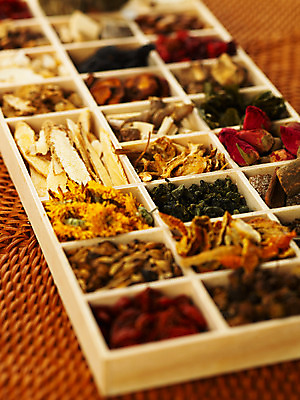 포토 JPG 스튜디오촬영 의학 건조 국화 사람없음 치료 약 장미 한의학 약재 한약재 약초 한약 말린음식 오가피 황기 국내포토 꽃 음식 실내 풀_식물 파일형식