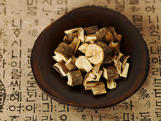 포토 JPG 스튜디오촬영 의학 건조 사람없음 치료 약 한의학 약재 한약재 약초 한약 한지 말린음식 오가피 국내포토 종이 음식 실내 풀_식물 파일형식