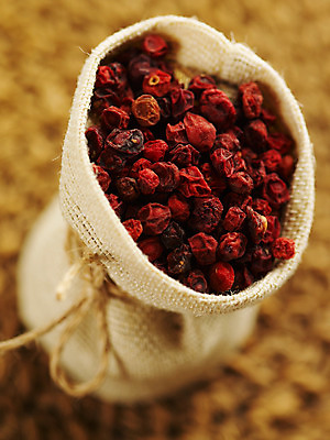 포토 JPG 스튜디오촬영 열매 의학 건조 사람없음 치료 약 한의학 약재 한약재 약초 한약 말린음식 오미자 국내포토 식물 음식 실내 풀_식물 파일형식