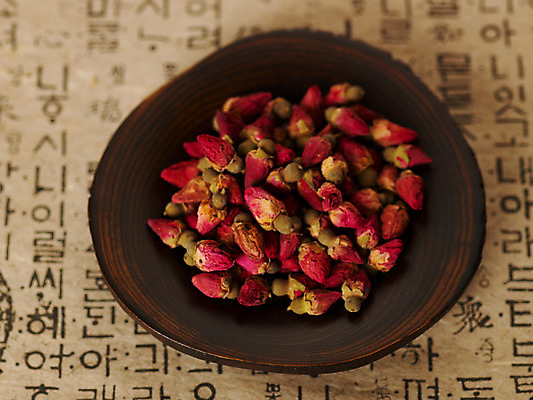 포토 JPG 스튜디오촬영 꽃 의학 건조 사람없음 치료 약 장미 한의학 약재 한약재 약초 한약 한지 드라이플라워 국내포토 식물 종이 실내 풀_식물 파일형식