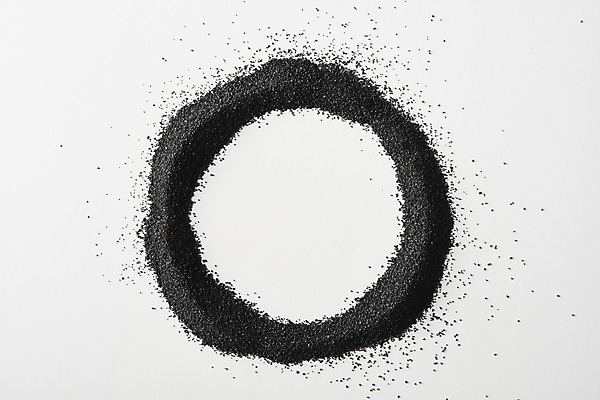 포토 JPG 스튜디오촬영 모래 백그라운드 재질 프레임 실내 사람없음 하이앵글 검은색 흙 원형 흰배경 질감 플랫레이 국내포토 도형 뷰포인트 컬러 내부 흰색 플랫 파일형식